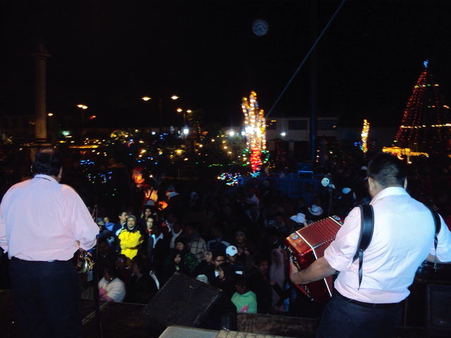 Bailando con toda la raza......